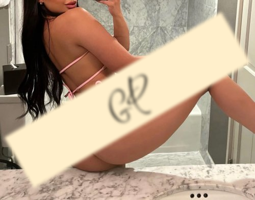 Carla Hot