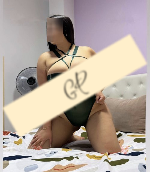 Aida brunette