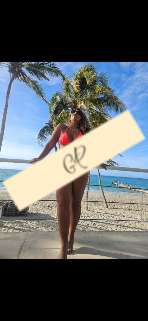 Amber snow party girl
